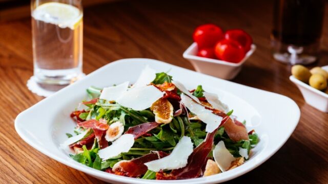 CHR_9121-prosciutto-con-fichi-secchi-insalata-Small