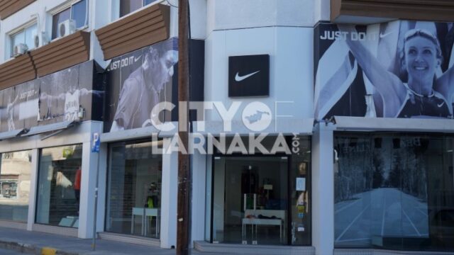 NIKE