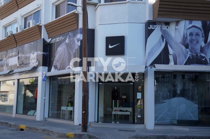 NIKE