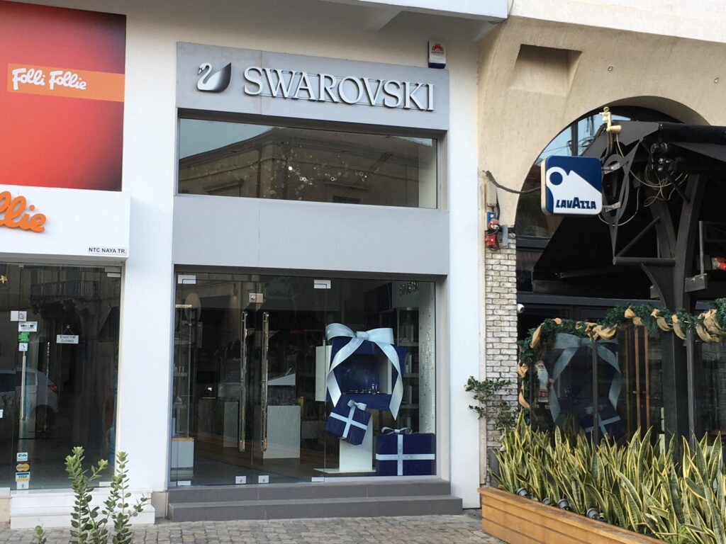 SWAROVSKI-1