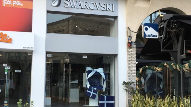 SWAROVSKI-1
