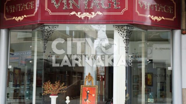 Vintage-Art-gallery